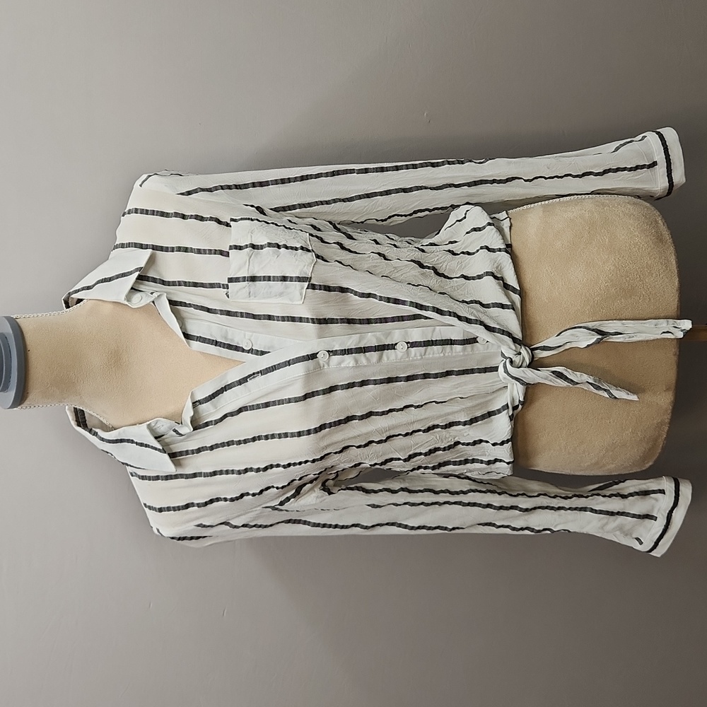 💥 Stripped button-up shirt